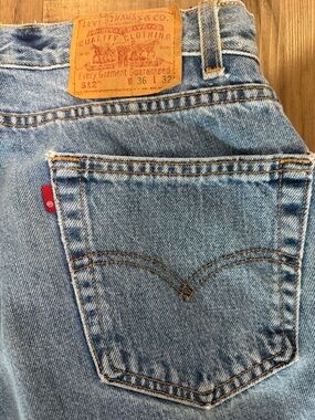 Aligrace vintage Levi's Light Blue Denim Jeans Back Pocket with Red Tab